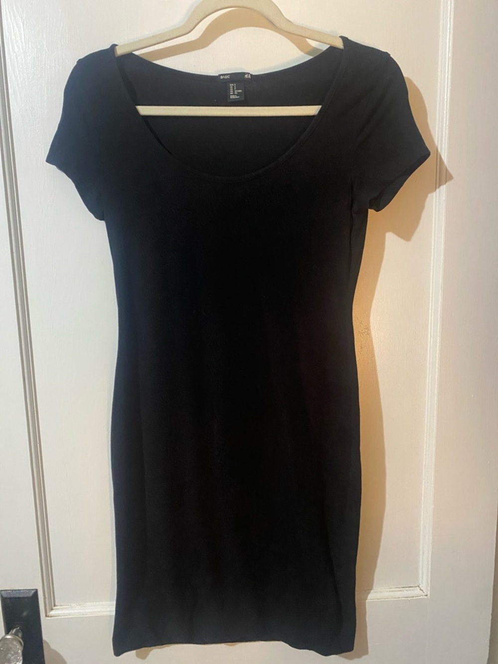 H&M Basic Black Crewneck Tee